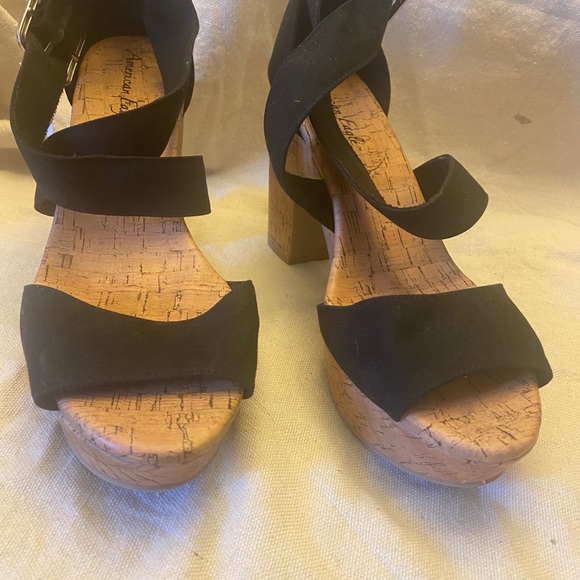AMERICAN EAGLE black strap sandal - Picture 3 of 5